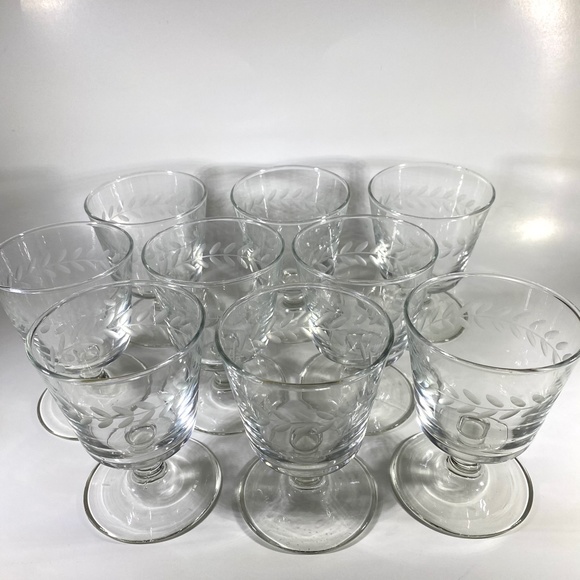 Set of 9 Vintage Glass Etched Laurel Leaf Vine Pattern Pedestal Berry Ice Cream - Picture 2 of 8